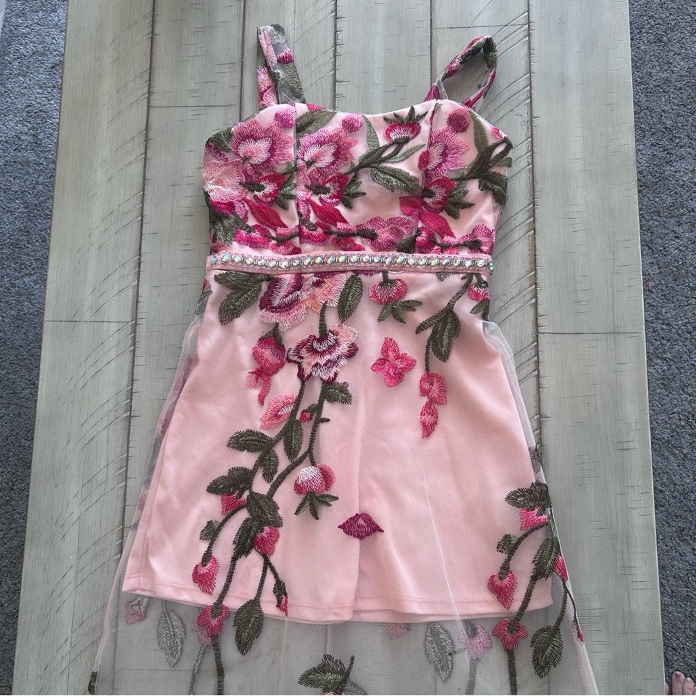 Poppies and Roses Floral Embroidered Pink Dress size 7
#0306